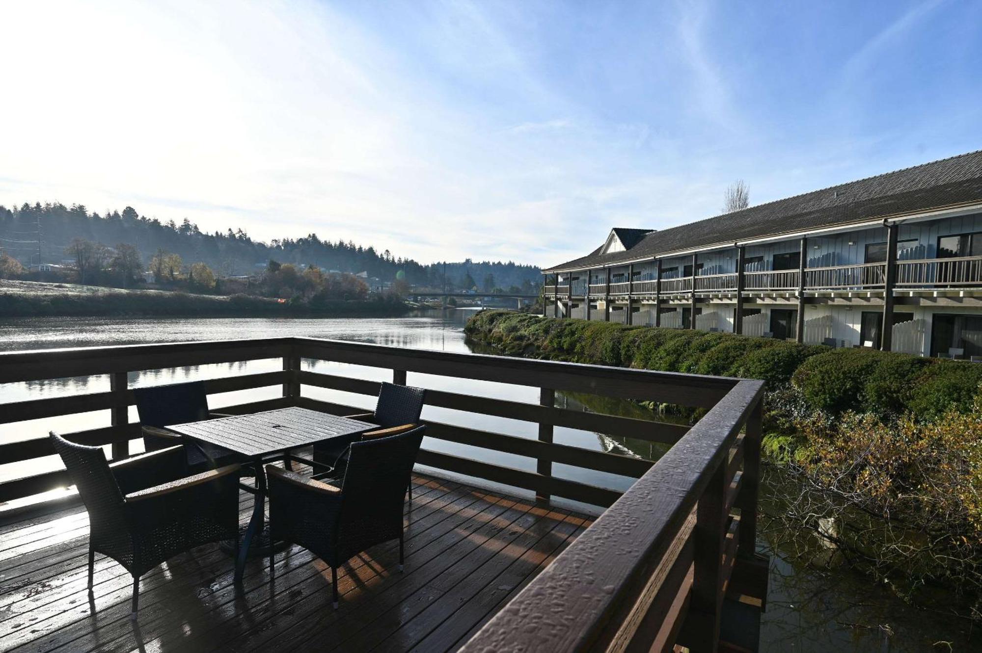 Edgewater Inn And Suites, Ascend Hotel Collection Coos Bay Zewnętrze zdjęcie