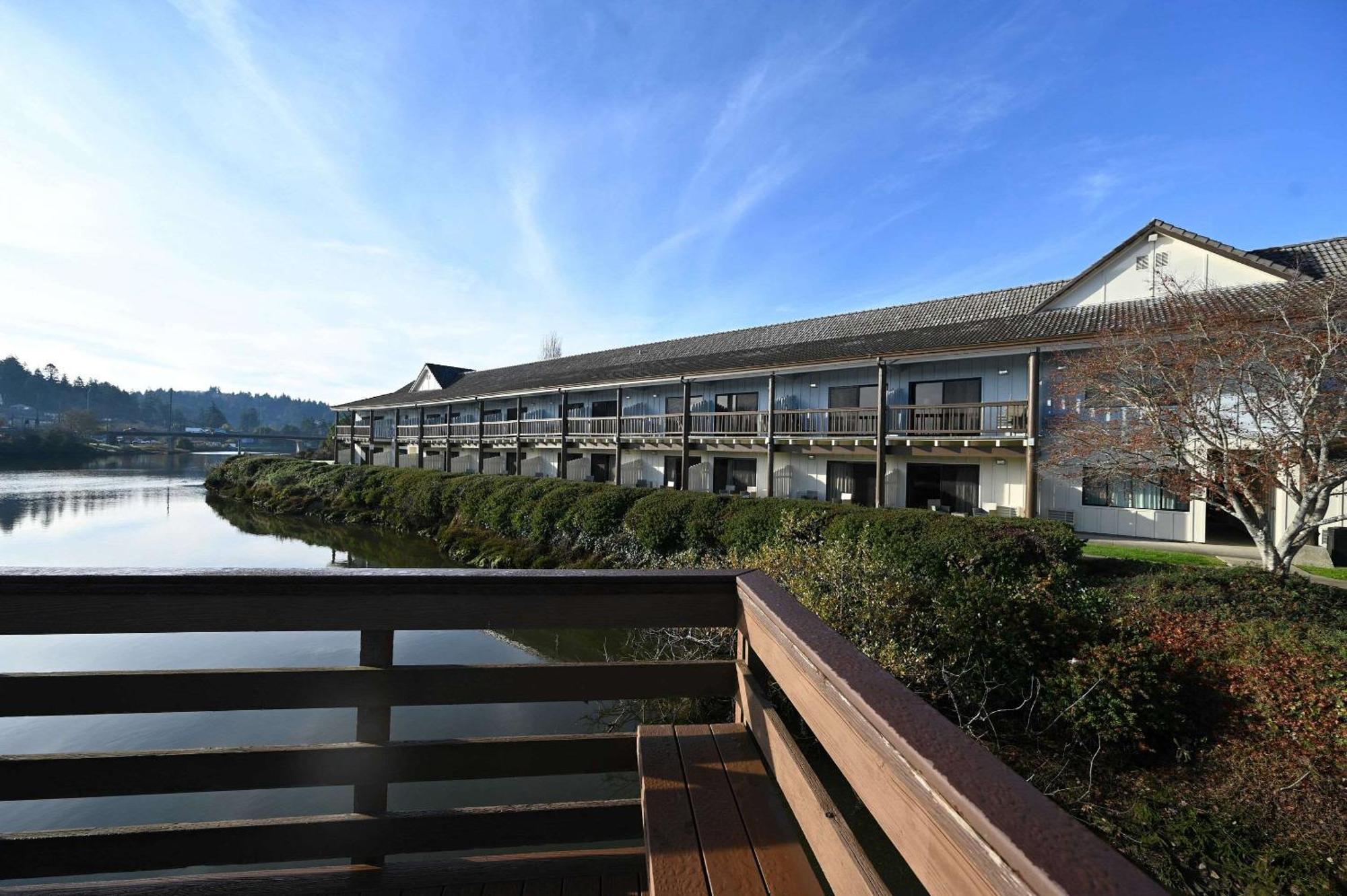 Edgewater Inn And Suites, Ascend Hotel Collection Coos Bay Zewnętrze zdjęcie