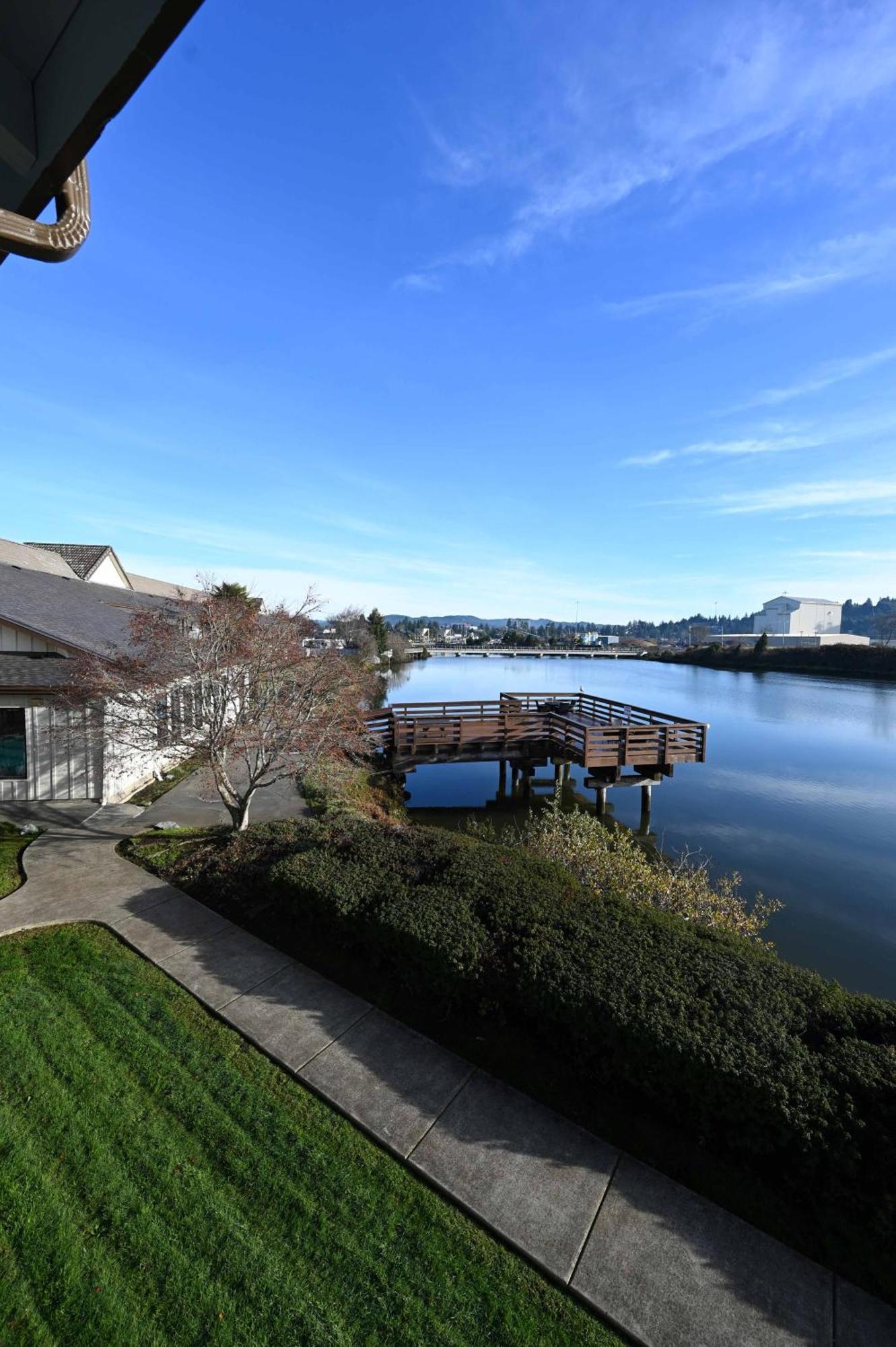 Edgewater Inn And Suites, Ascend Hotel Collection Coos Bay Zewnętrze zdjęcie
